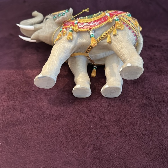 Bradford Exchange, Hawthorn Village Jeweled Nativity “Elephant “ EUC - Picture 6 of 8